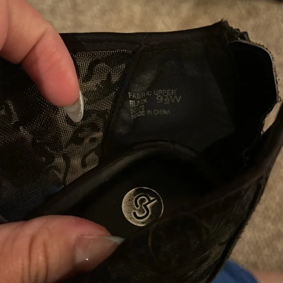 Black Lace Heels - Picture 7 of 7